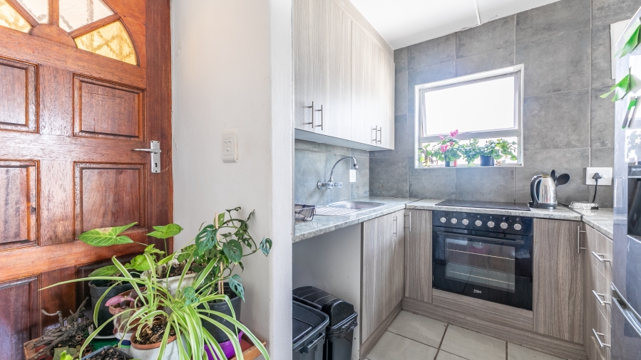 1 Bedroom Property for Sale in Table View Western Cape